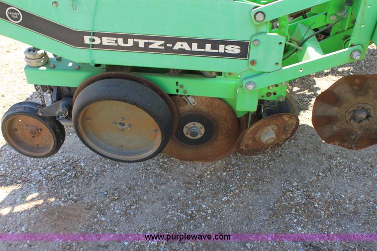 image for item F8620 Deutz Allis 385 six row planter