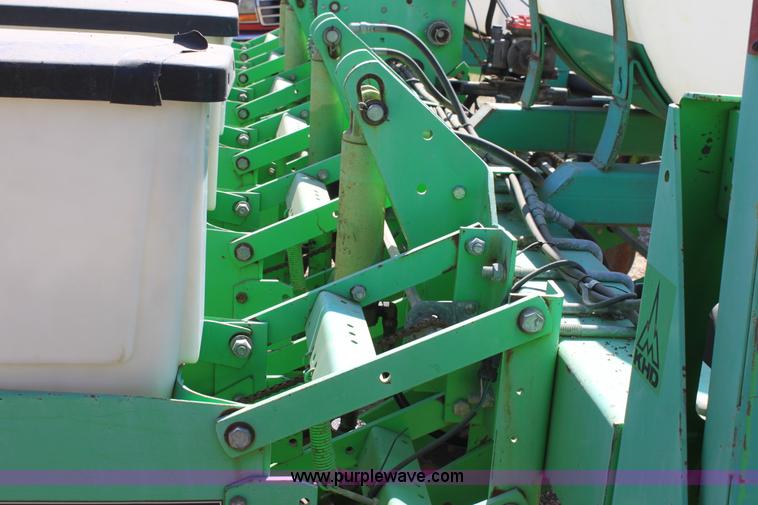 image for item F8620 Deutz Allis 385 six row planter