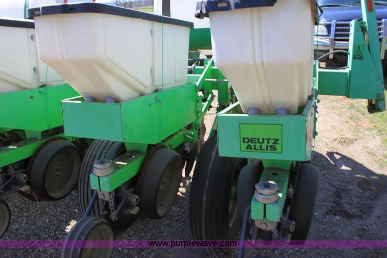 image for item F8620 Deutz Allis 385 six row planter