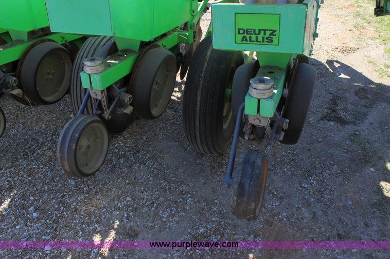 image for item F8620 Deutz Allis 385 six row planter