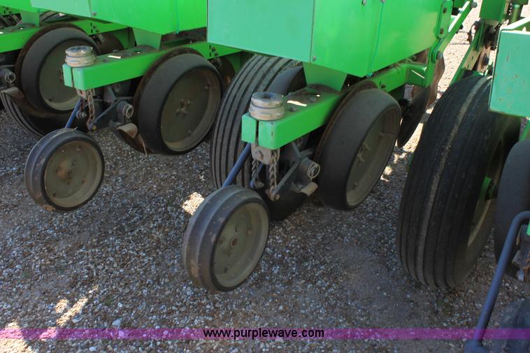 image for item F8620 Deutz Allis 385 six row planter