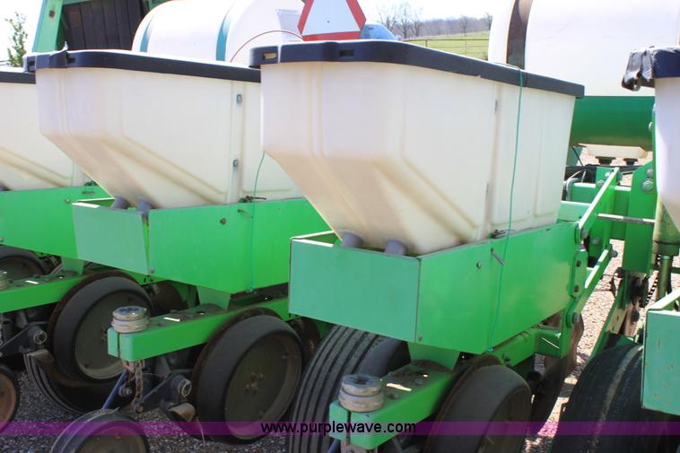 image for item F8620 Deutz Allis 385 six row planter