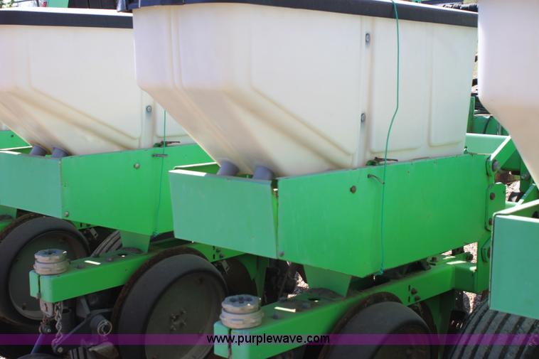 image for item F8620 Deutz Allis 385 six row planter