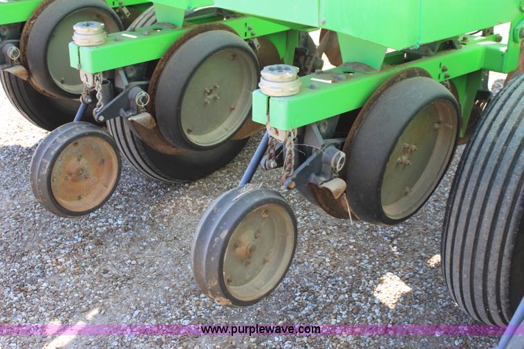image for item F8620 Deutz Allis 385 six row planter
