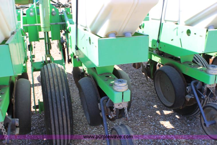 image for item F8620 Deutz Allis 385 six row planter