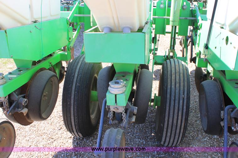 image for item F8620 Deutz Allis 385 six row planter
