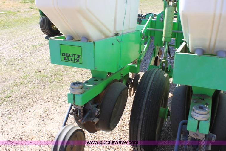 image for item F8620 Deutz Allis 385 six row planter