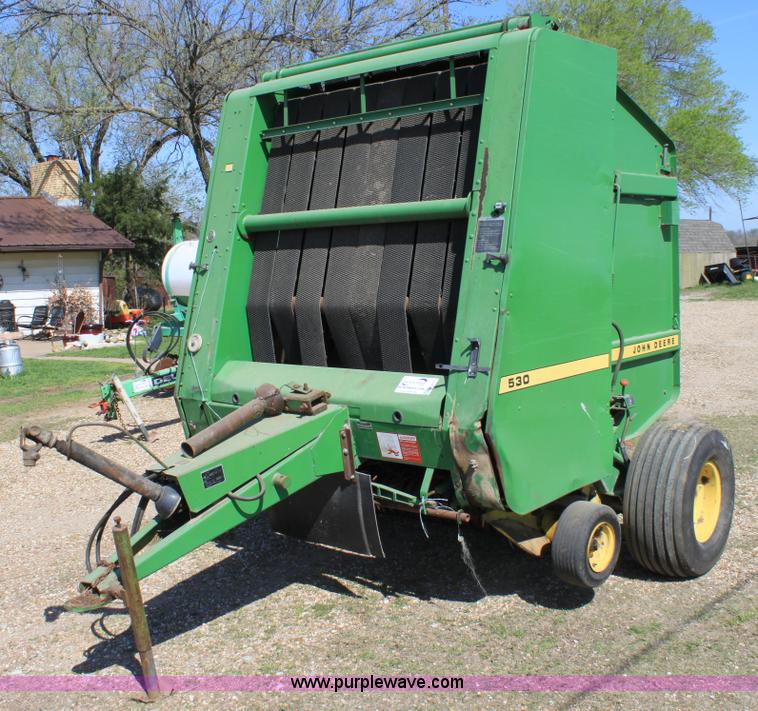 image for item F8621 John Deere 530 round baler