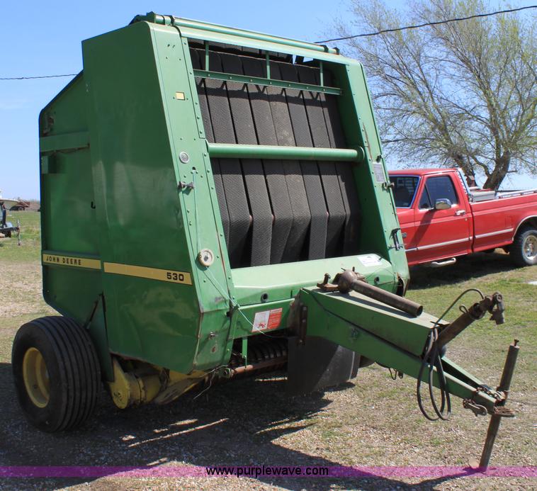 image for item F8621 John Deere 530 round baler