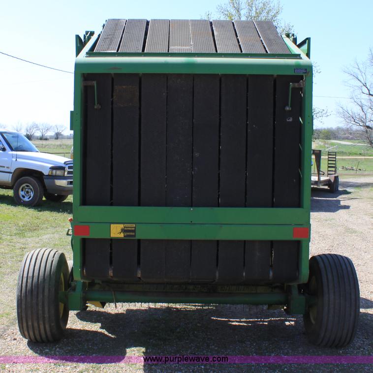 image for item F8621 John Deere 530 round baler