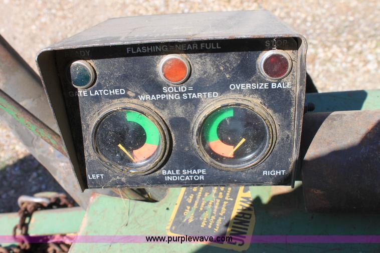 image for item F8621 John Deere 530 round baler