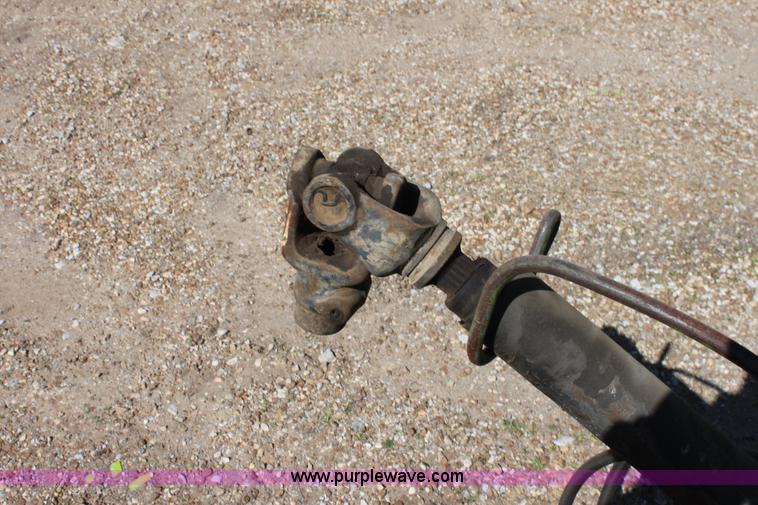 image for item F8621 John Deere 530 round baler