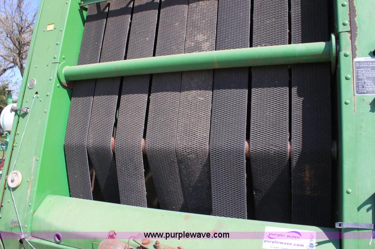 image for item F8621 John Deere 530 round baler