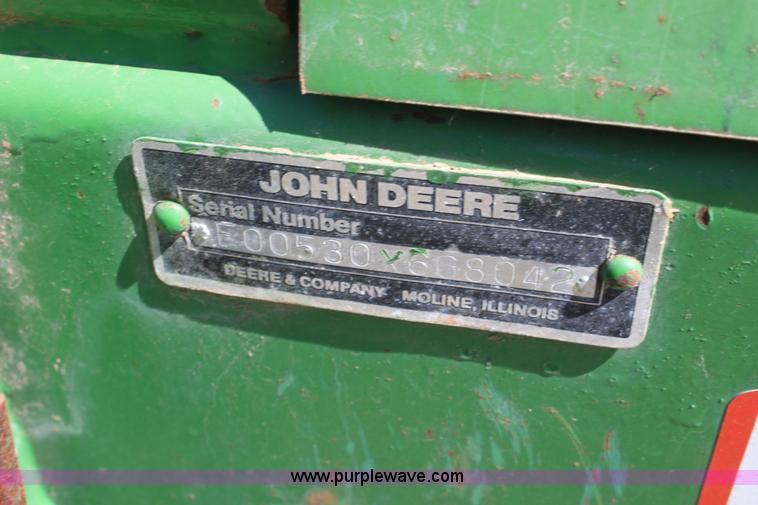image for item F8621 John Deere 530 round baler