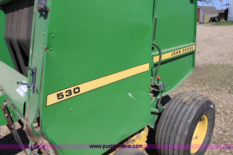 image for item F8621 John Deere 530 round baler