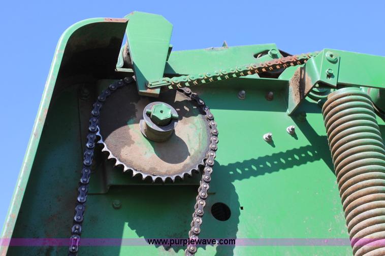 image for item F8621 John Deere 530 round baler