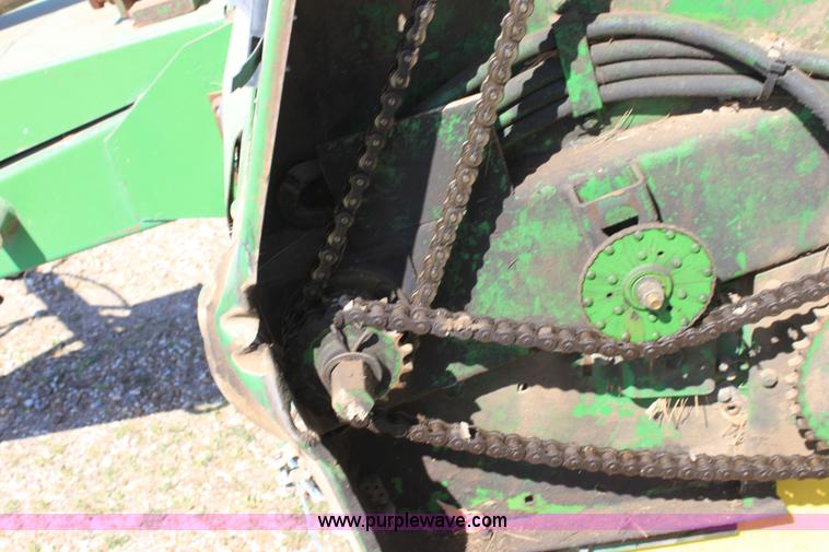 image for item F8621 John Deere 530 round baler