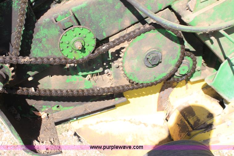 image for item F8621 John Deere 530 round baler