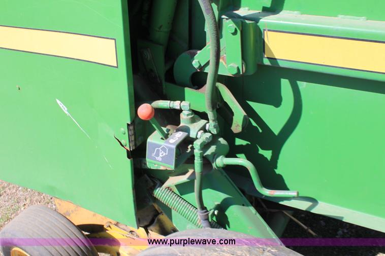 image for item F8621 John Deere 530 round baler