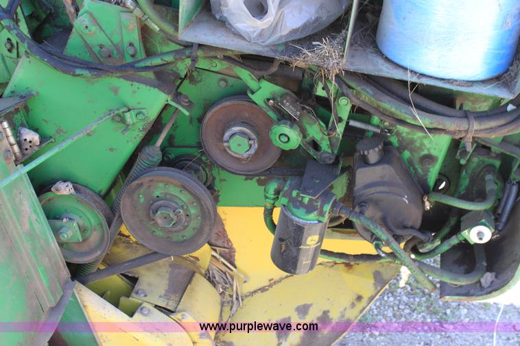image for item F8621 John Deere 530 round baler