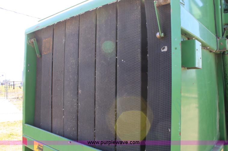image for item F8621 John Deere 530 round baler