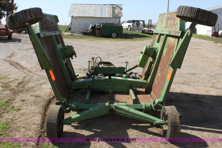 image for item F8622 John Deere 14' batwing mower
