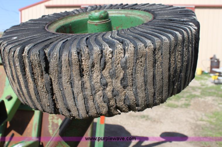 image for item F8622 John Deere 14' batwing mower