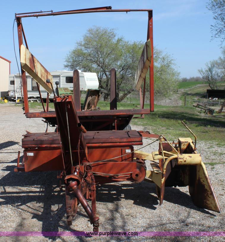 image for item F8623 New Holland 1010 small square bale stack wagon