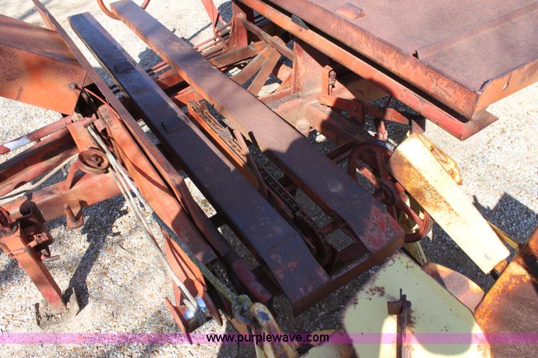 image for item F8623 New Holland 1010 small square bale stack wagon