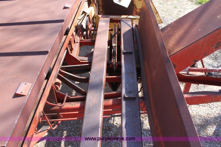 image for item F8623 New Holland 1010 small square bale stack wagon