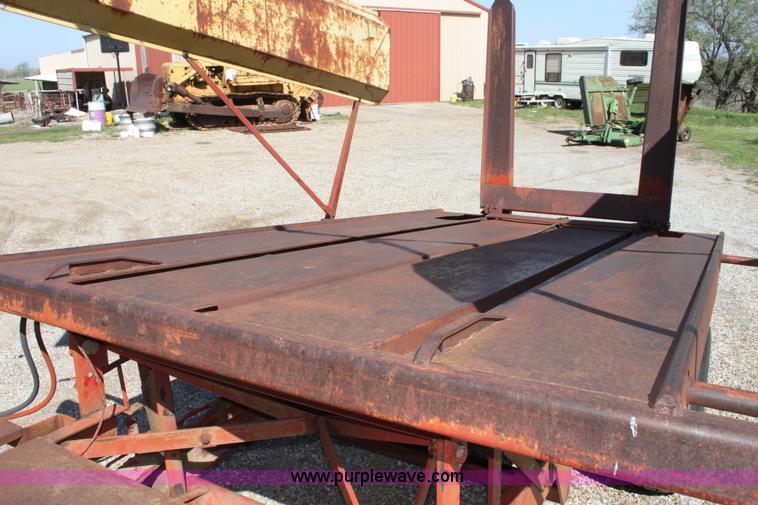 image for item F8623 New Holland 1010 small square bale stack wagon