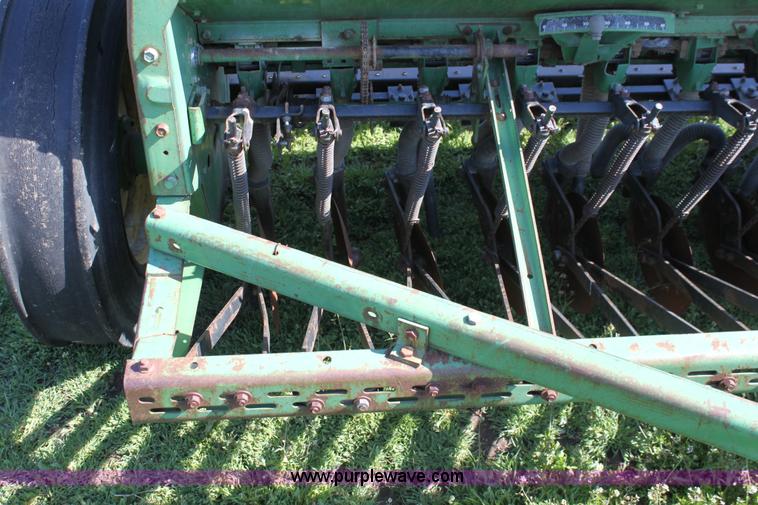 image for item F8627 John Deere 8350 drill