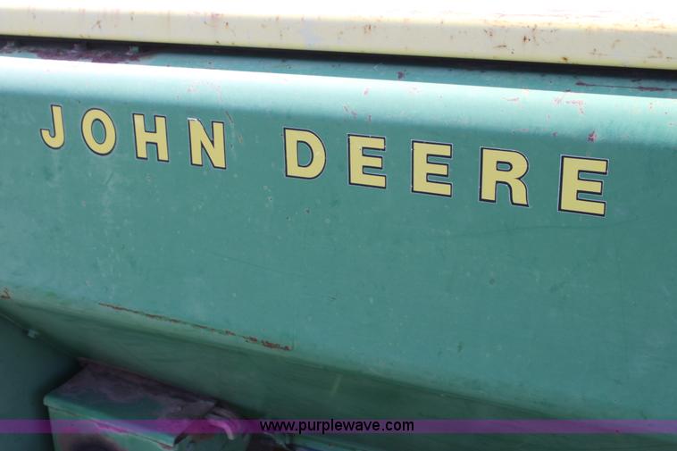 image for item F8627 John Deere 8350 drill