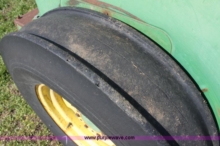 image for item F8627 John Deere 8350 drill