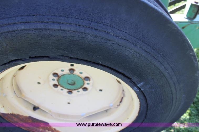 image for item F8627 John Deere 8350 drill