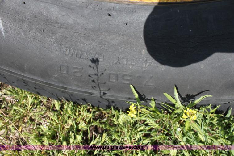 image for item F8627 John Deere 8350 drill