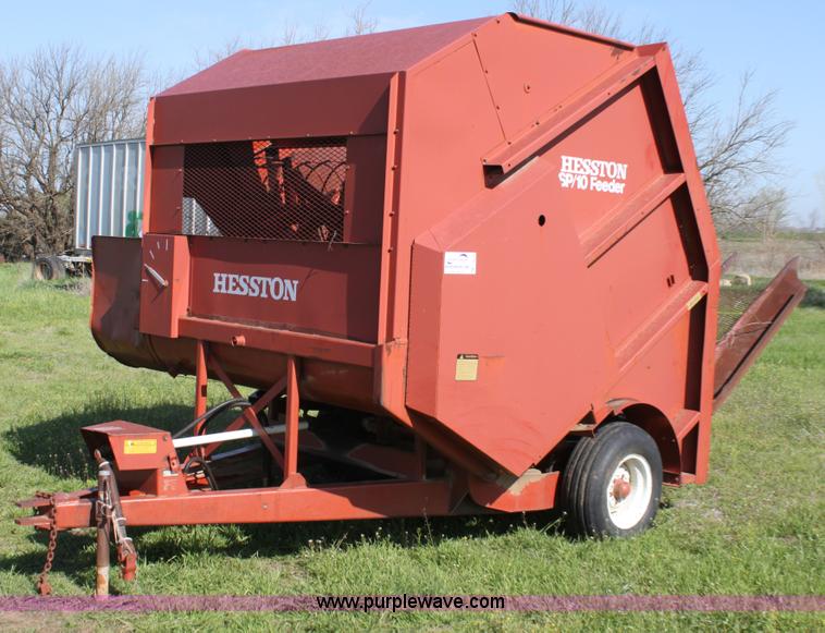 image for item F8628 Hesston SP10 bale feeder