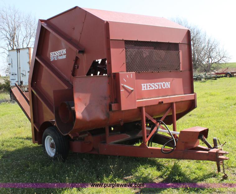 image for item F8628 Hesston SP10 bale feeder