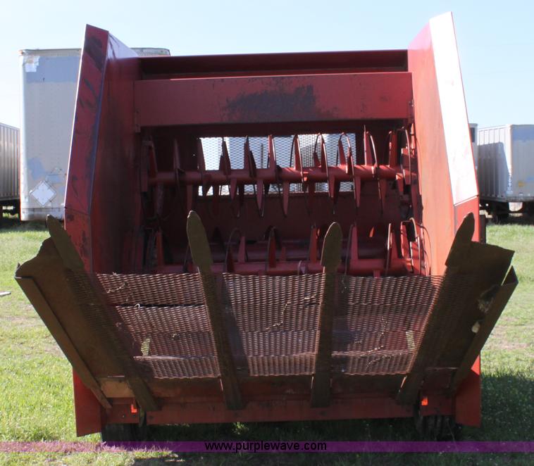 image for item F8628 Hesston SP10 bale feeder