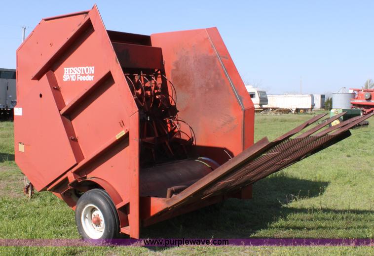 image for item F8628 Hesston SP10 bale feeder