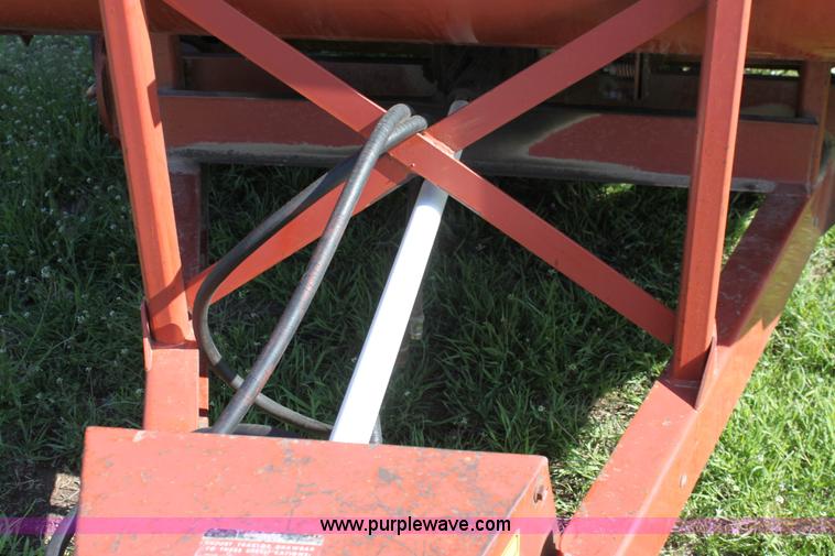 image for item F8628 Hesston SP10 bale feeder