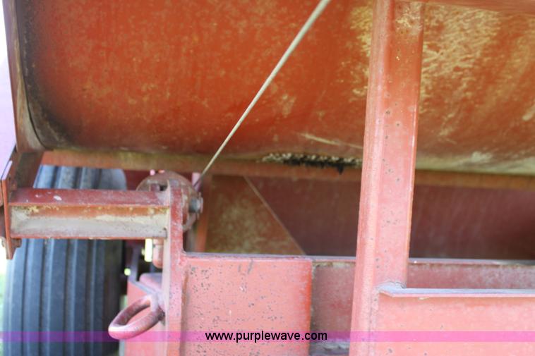 image for item F8628 Hesston SP10 bale feeder