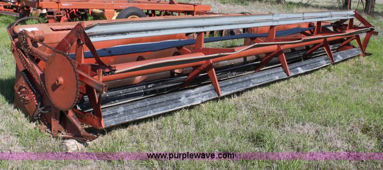 image for item F8630 International 24' combine header