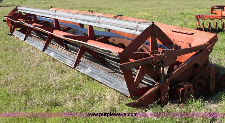 image for item F8630 International 24' combine header
