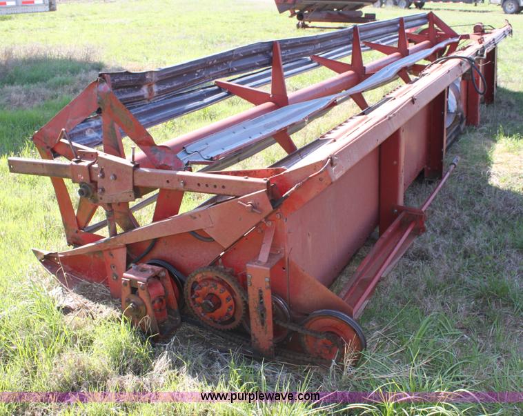 image for item F8630 International 24' combine header