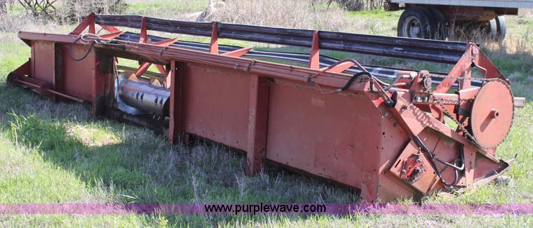 image for item F8630 International 24' combine header