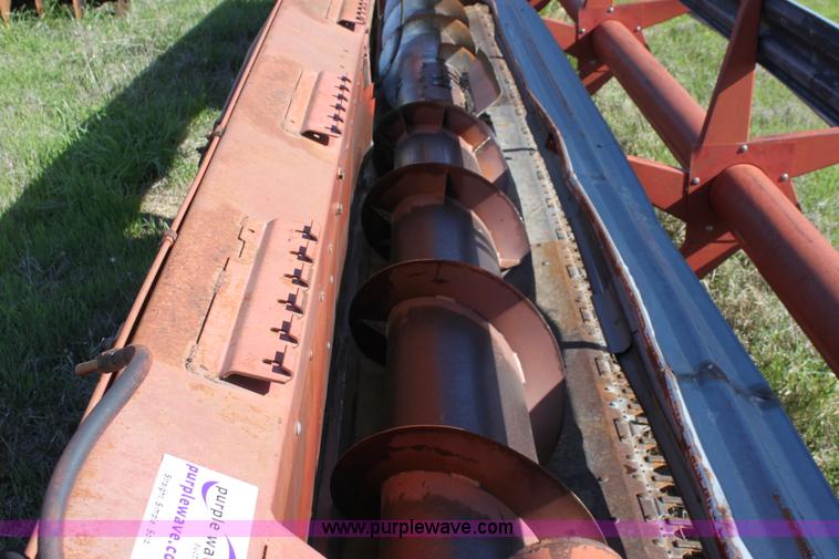 image for item F8630 International 24' combine header