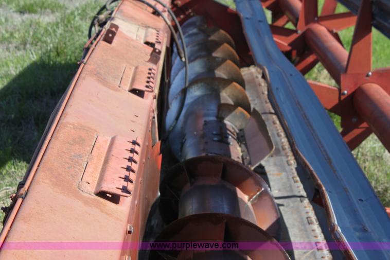 image for item F8630 International 24' combine header