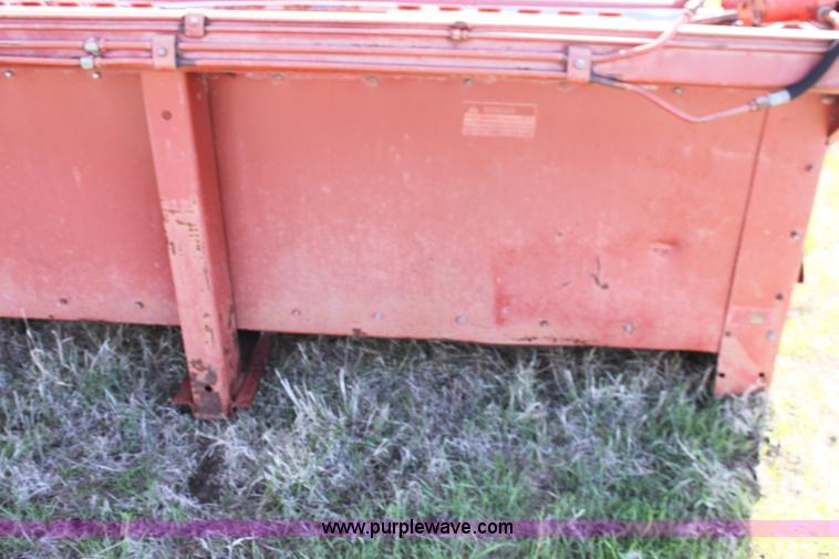 image for item F8630 International 24' combine header