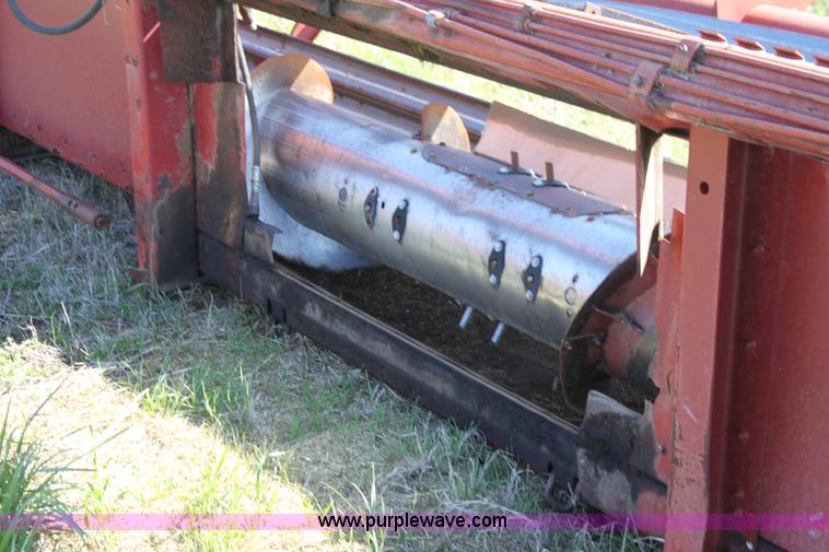 image for item F8630 International 24' combine header